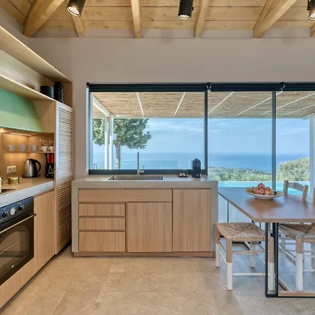 Stunning Lefkada - 2 Bedrooms - Souyadora - Infinty Pool - Far Reaching Sea Views *