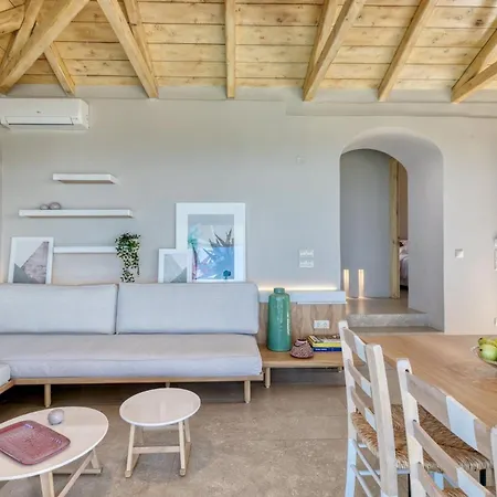 Stunning Lefkada - 2 Bedrooms - Souyadora - Infinty Pool - Far Reaching Sea Views * Tsoukaladhes
