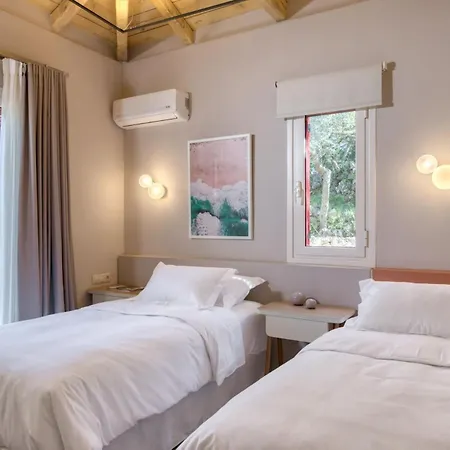 Villa Stunning Lefkada - 2 Bedrooms - Souyadora - Infinty Pool - Far Reaching Sea Views Tsoukaladhes